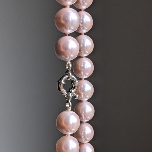 Pink Seashell Pearls Necklace - Picture 3 of 4